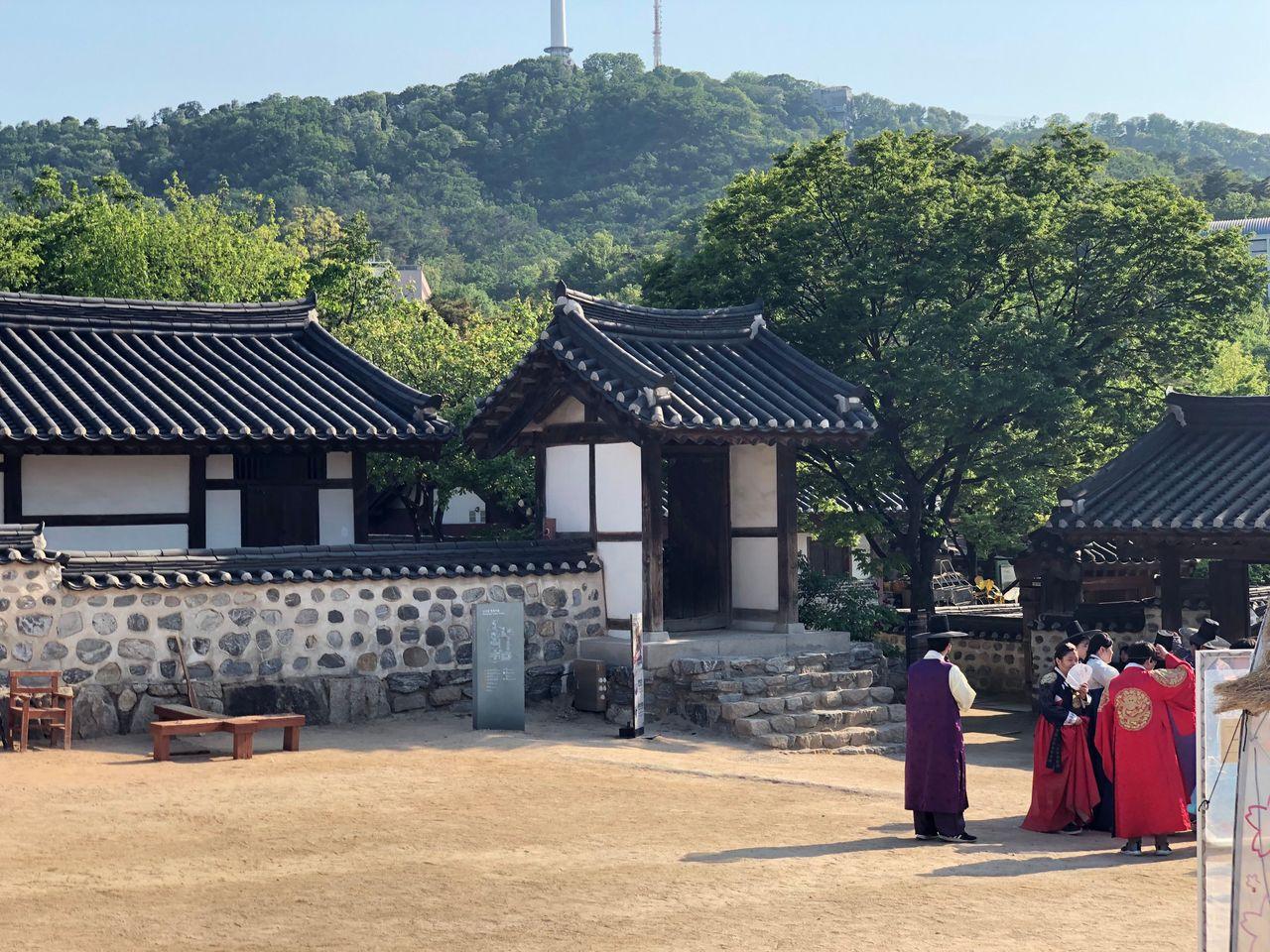 Place where time has frozen; Namsangol Hanok Village, the most beautiful site in Seoul